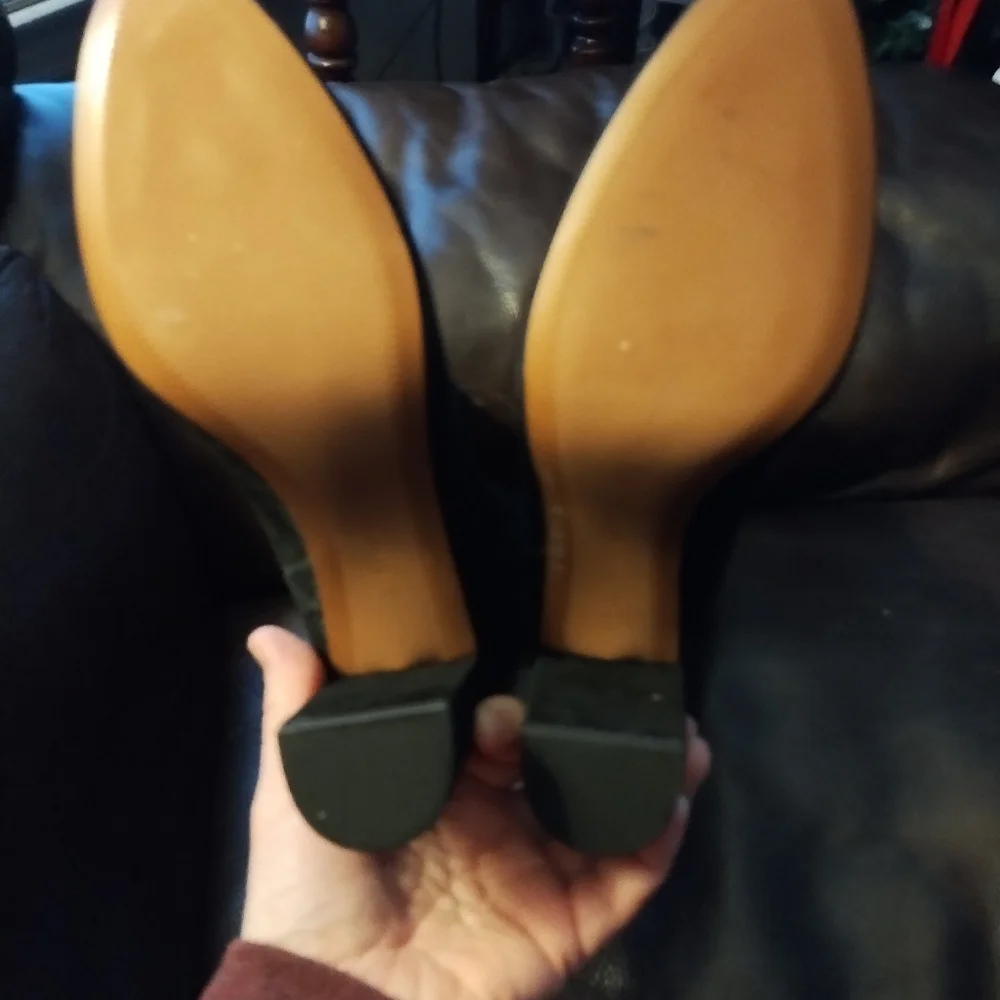 Banana Republic Heeled Slouch Boot in Black Suede - Picture 5 of 5
